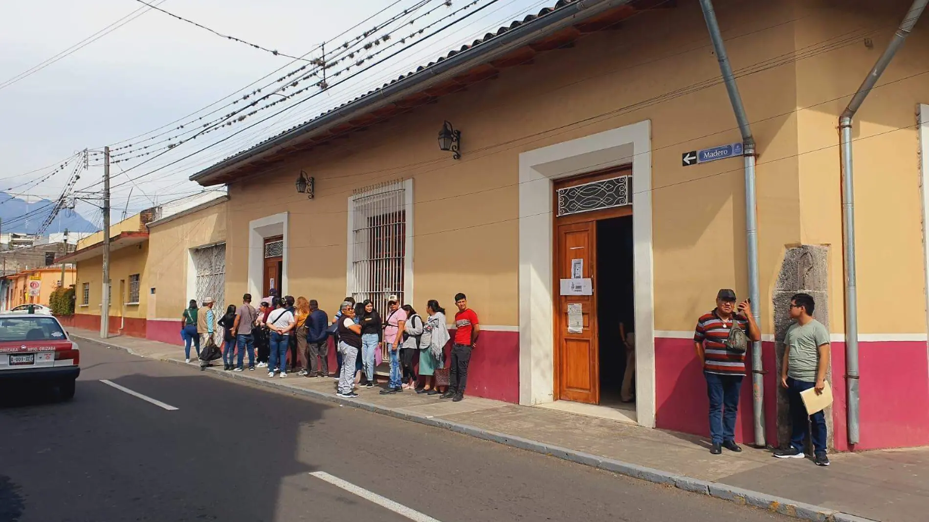 Fila credencial de elector